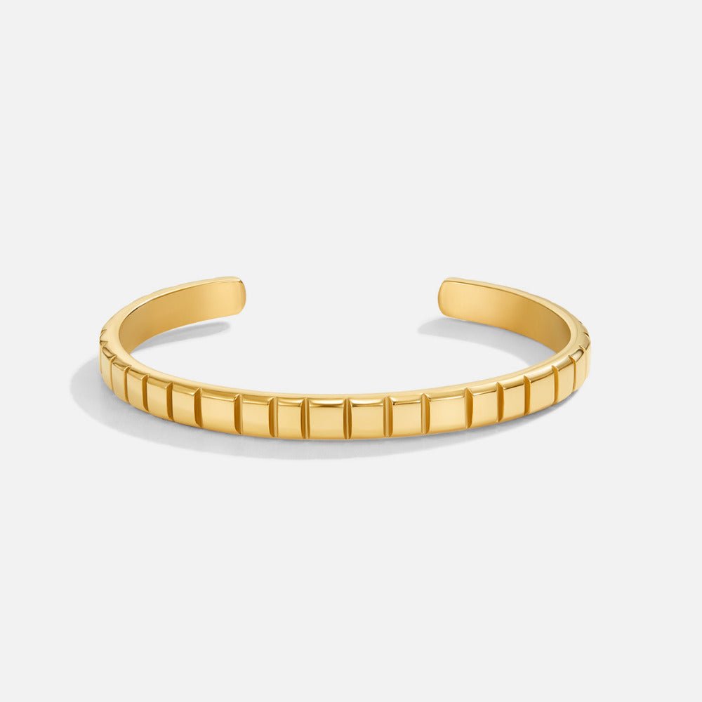 Tasha Ribbed Gold Armreif Alma