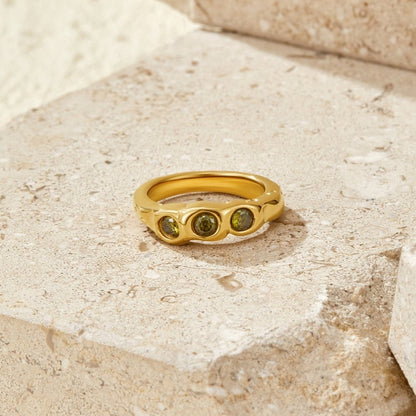 Vintage Peridot Goldring Alma