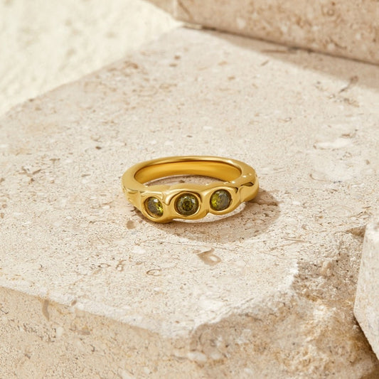 Vintage Peridot Goldring Alma