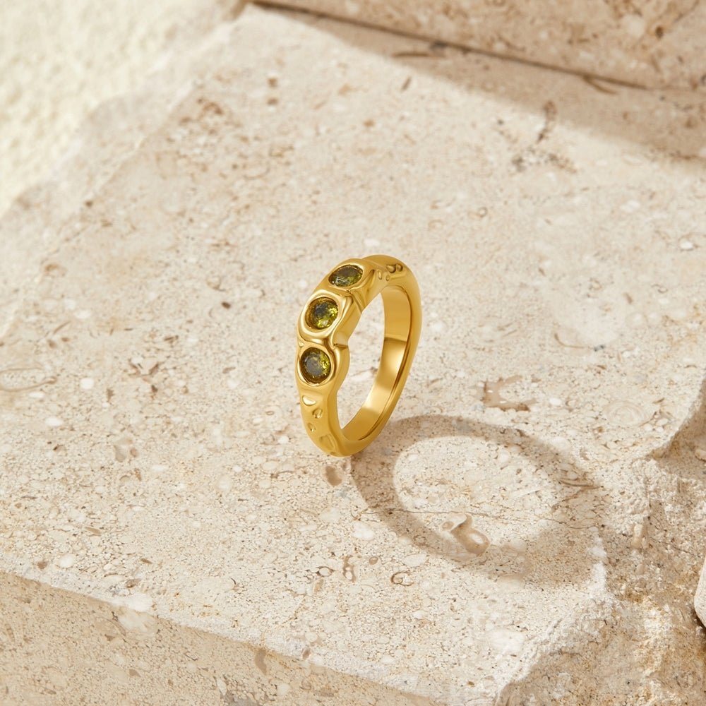 Vintage Peridot Goldring Alma