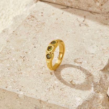 Vintage Peridot Goldring Alma