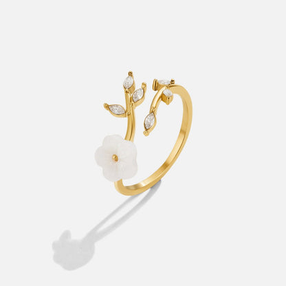 White Blossom Blumen Ring Alma