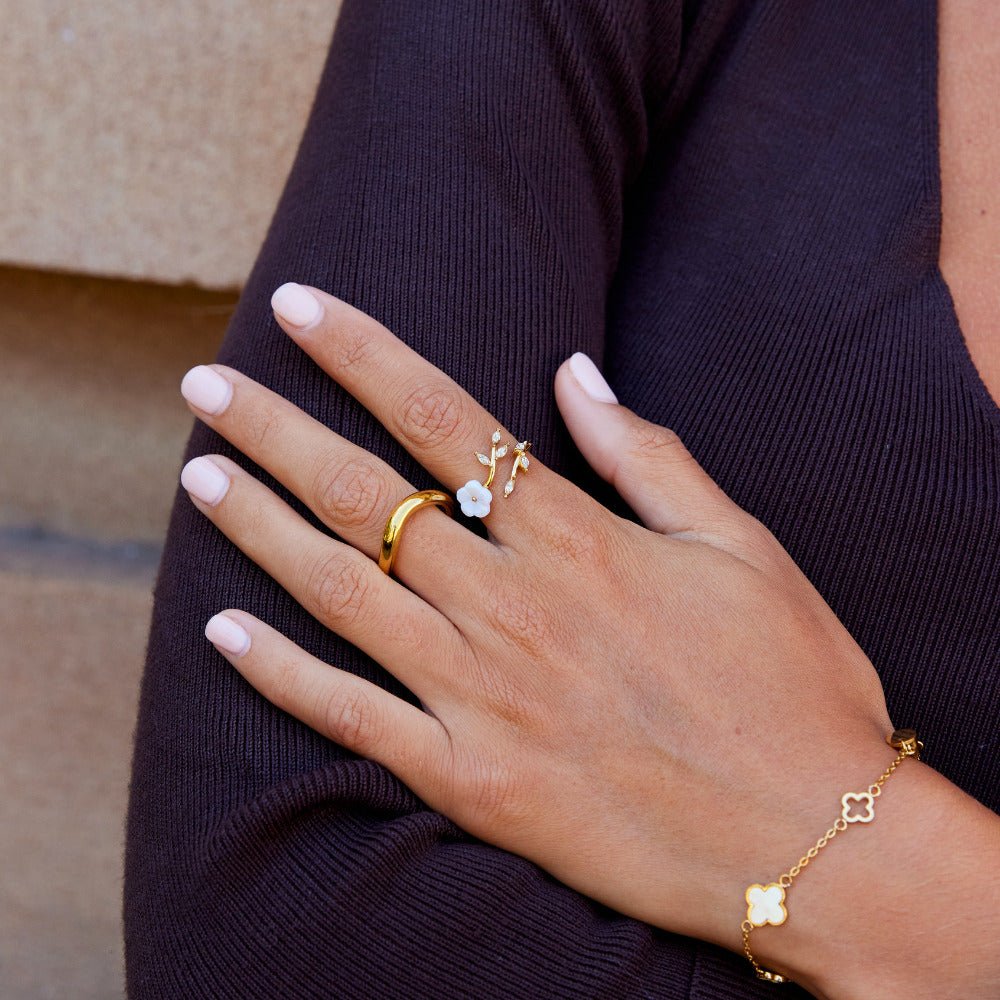 White Blossom Blumen Ring Alma