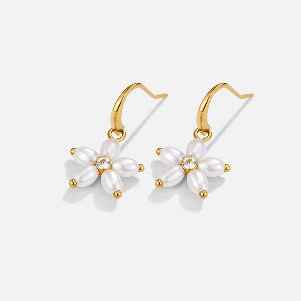 White Blumen Perlen Tropfen Ohrringe Alma