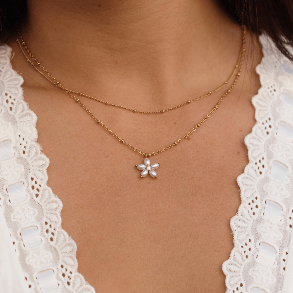 White Blumen Perlen Pendant Halskette Alma