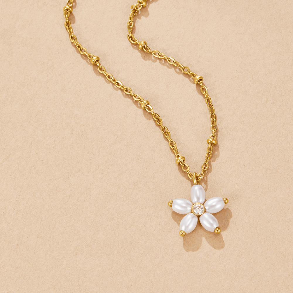 White Blumen Perlen Pendant Halskette Alma